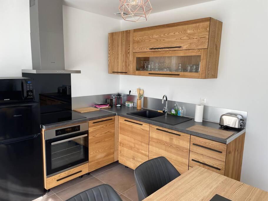 Maison Fleurs De Lys, Climatisee, Wifi Et Parking Privee Gratuit, Lave-Linge, Vernon Giverny Exterior foto
