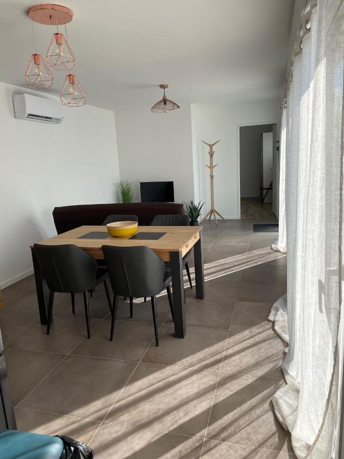 Maison Fleurs De Lys, Climatisee, Wifi Et Parking Privee Gratuit, Lave-Linge, Vernon Giverny Exterior foto